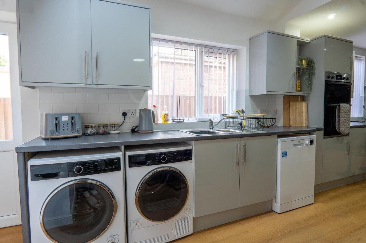 Heartland House, 7 Spacious Bedrooms Sleeps 4 Plus, Near Nec, Jlr,Bhx Birmingham Exterior photo